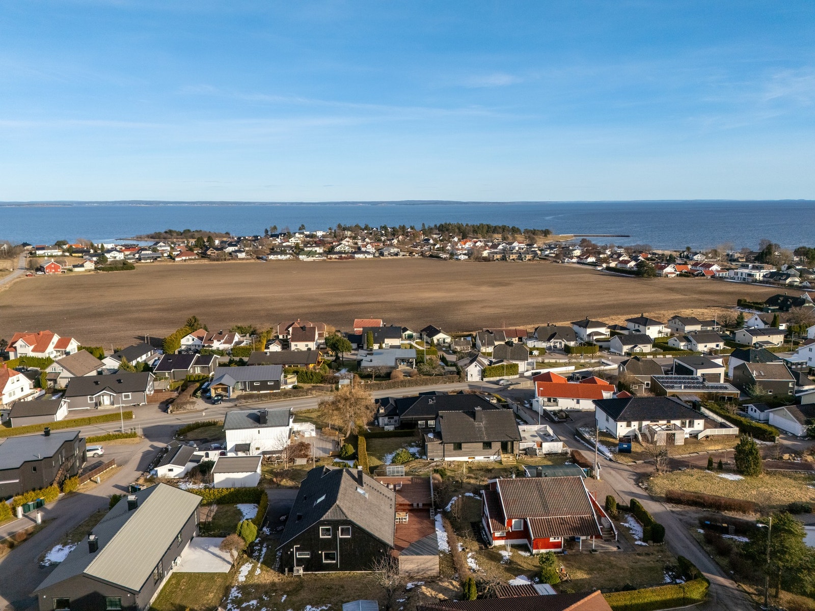 Omgivelsene er landlige og idylliske, med sjøen og flotte turmuligheter i umiddelbar nærhet. Galleribilde