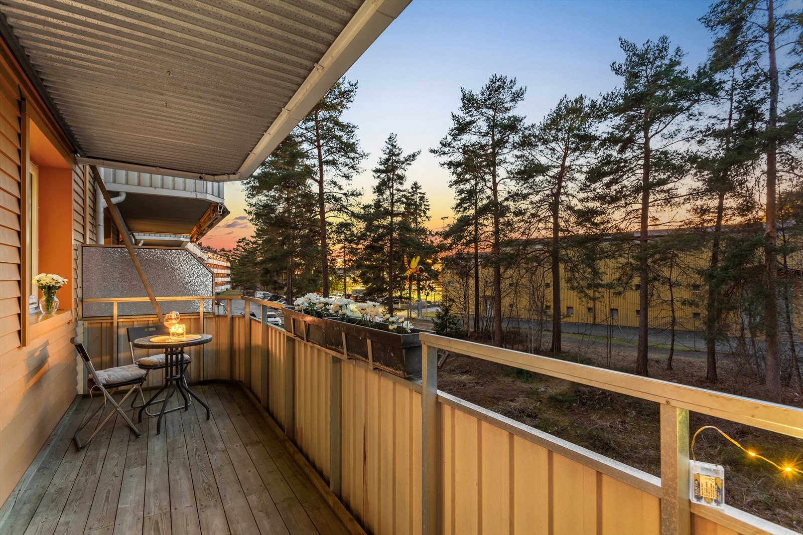 Kveldsstemning på balkongen. Galleribilde