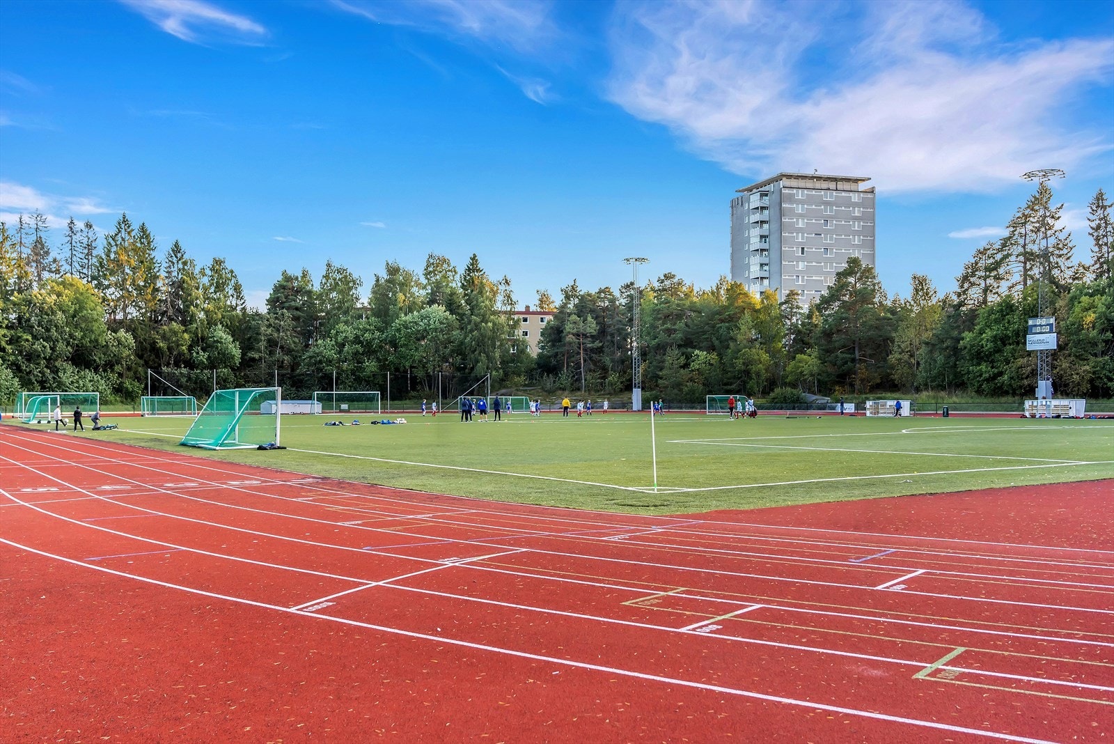 Det er flere idrettsforeninger som har et svært bredt tilbud av aktiviteter og flotte fasiliteter i tilknytning til Oppsal Arena Galleribilde