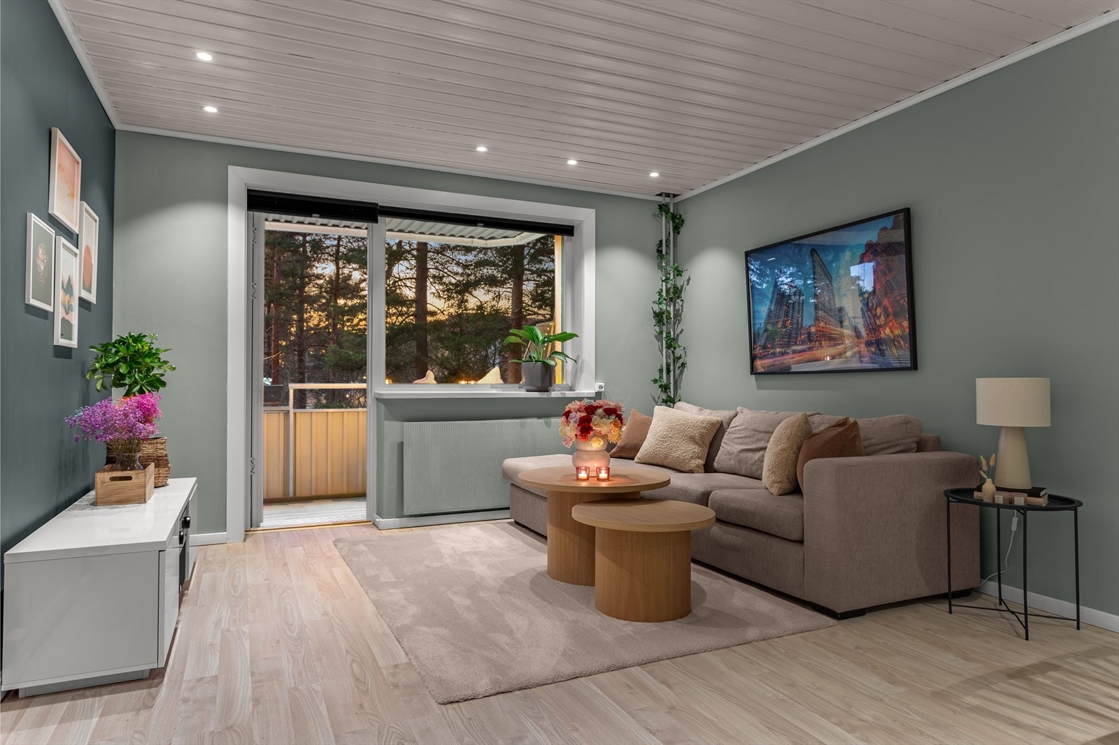 Kveldsstemning i stuen. Galleribilde