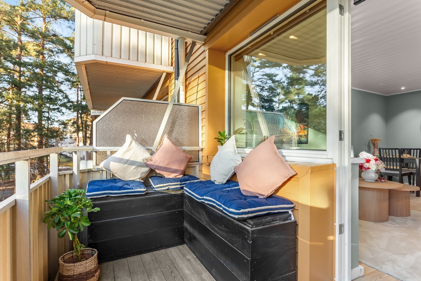 Solrik, vestvendt balkong på 10m². Galleribilde