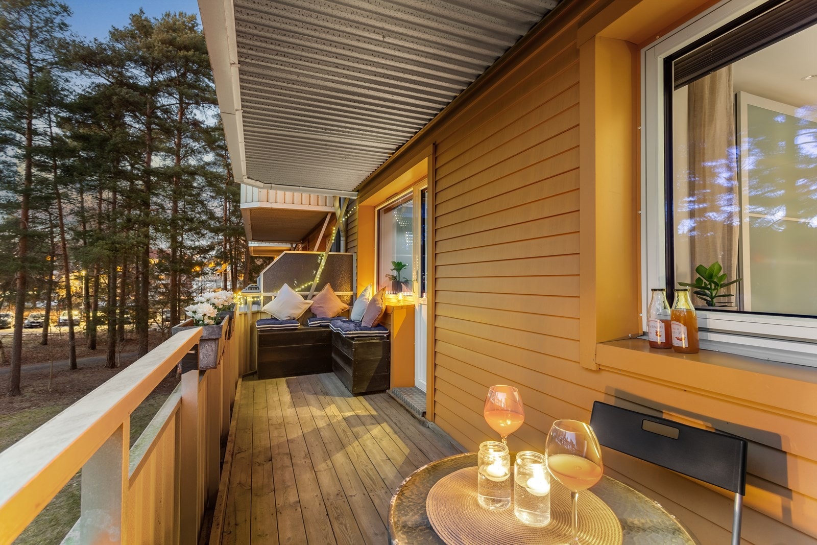 Kveldsstemning på balkongen. Galleribilde