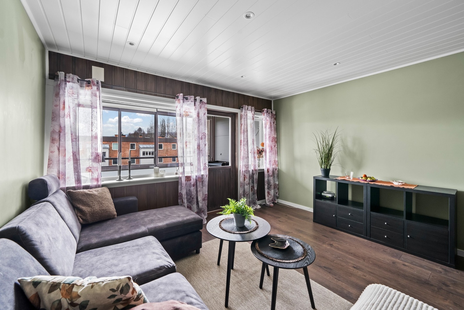 Lun veggfarge med en kontrastvegg. Galleribilde