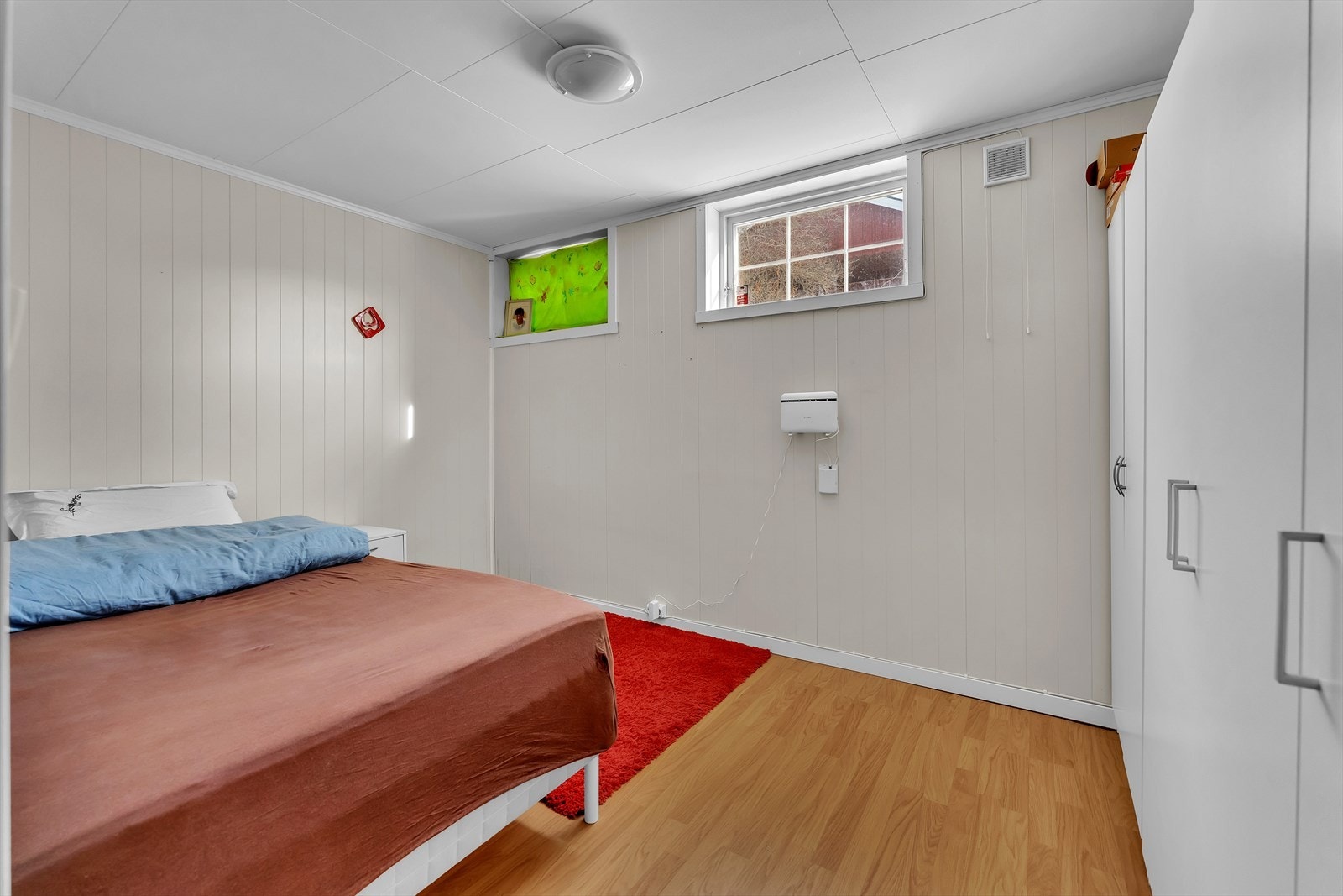 Innredet soverom i underetasjen. Galleribilde