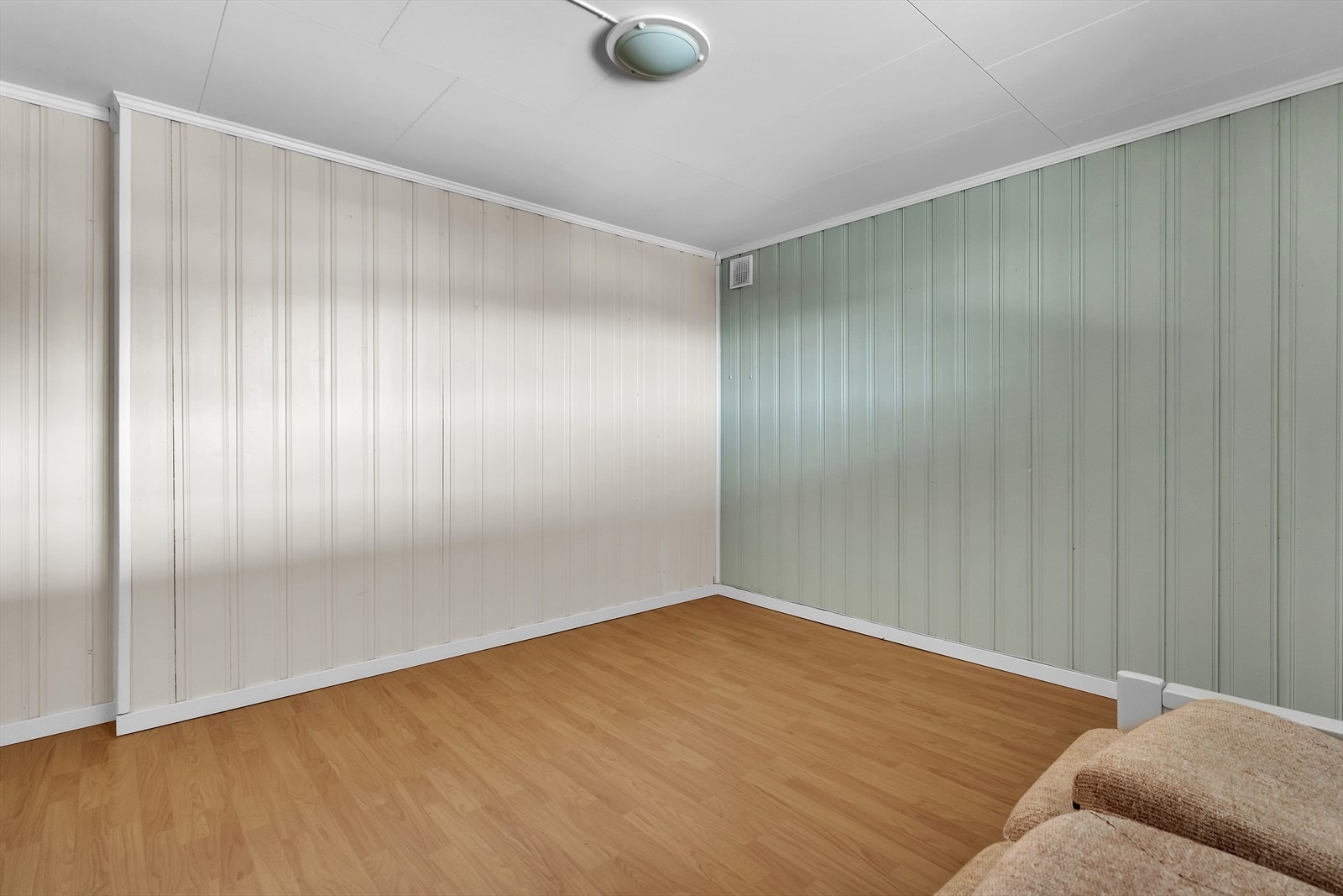 Innredet rom i kjelleren. Galleribilde