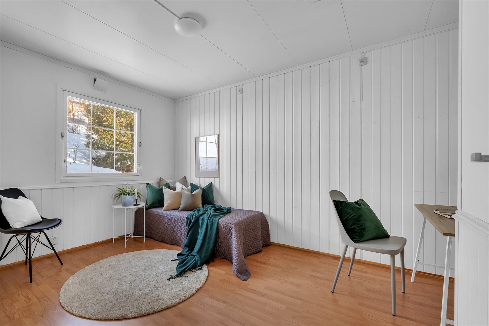 Soverom 2 - Også av god størrelse med plass til dobbeltseng, garderobe og tilhørende møblement, Galleribilde