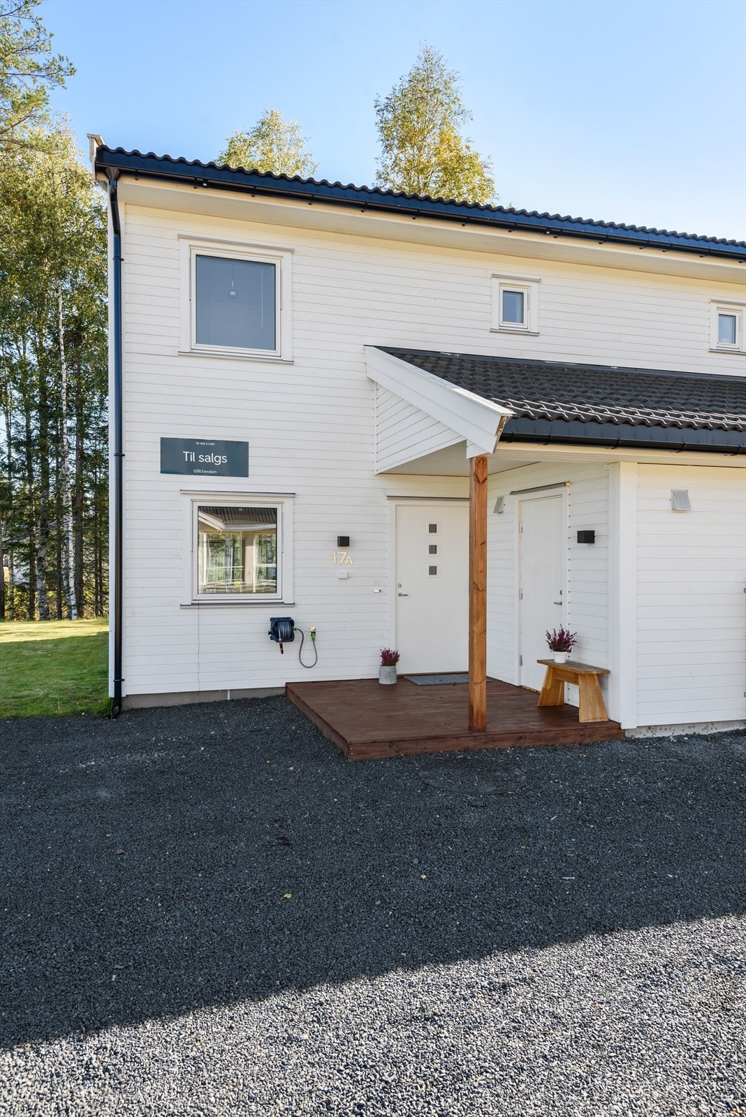 Utenfor boligen er det gruslagt gårdsplass Galleribilde
