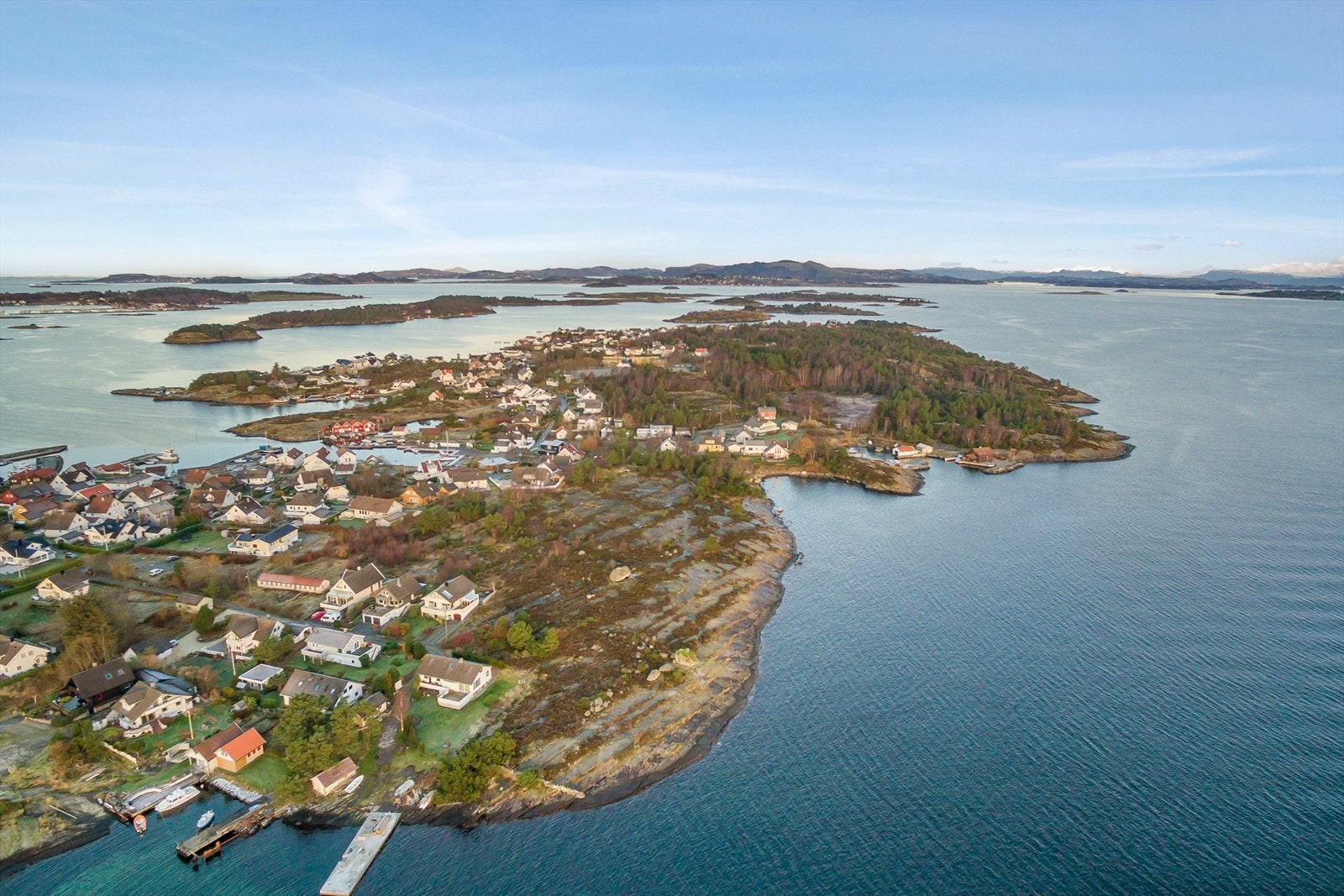 Tomteområdet er regulert til både boligformål, vei, park, og lek. Galleribilde