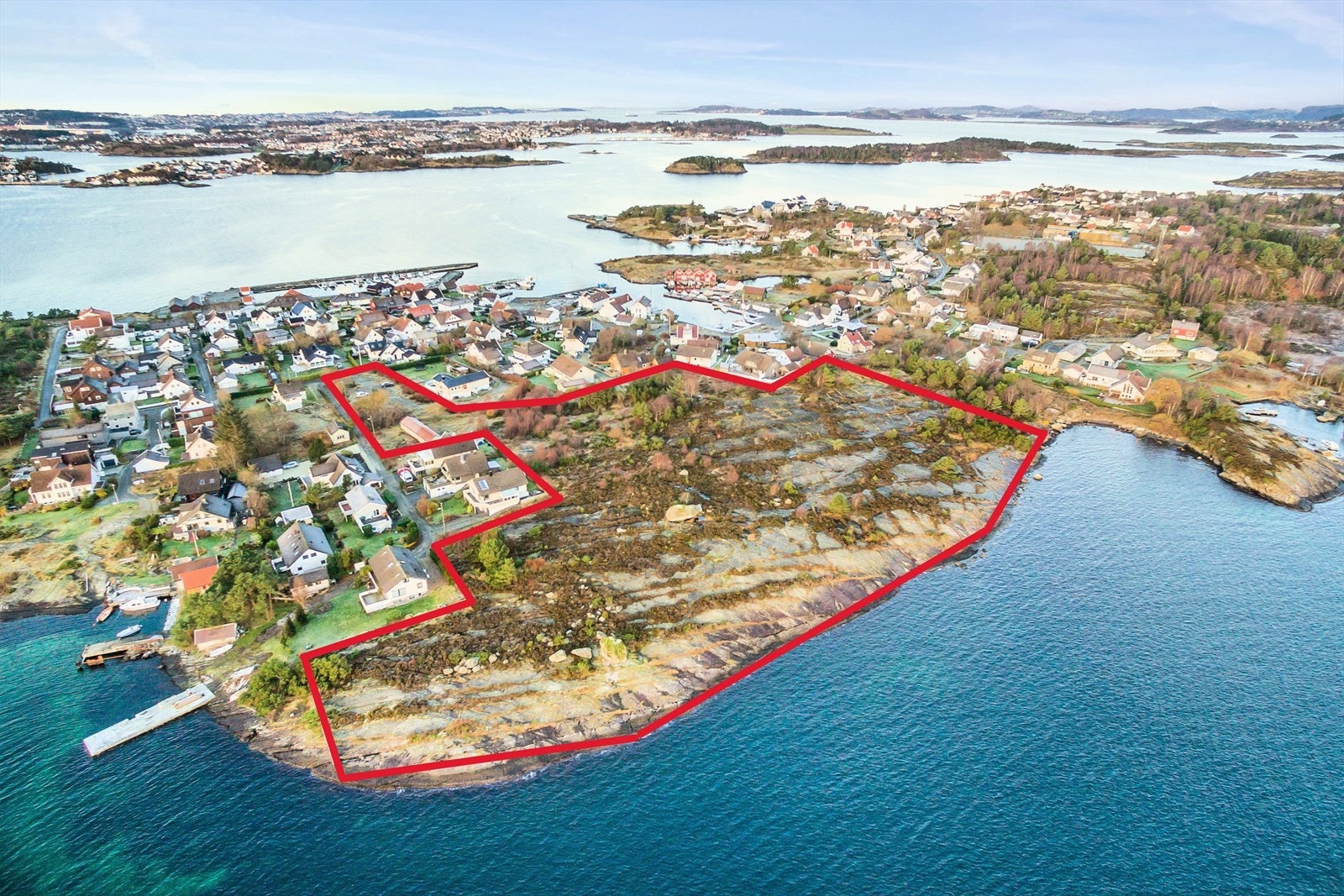 Oppmerkede tomtegrenser er bare estimerte tomtegrenser. For nøyaktige tomtegrenser, se tomtekart i salgsoppgaven. Galleribilde