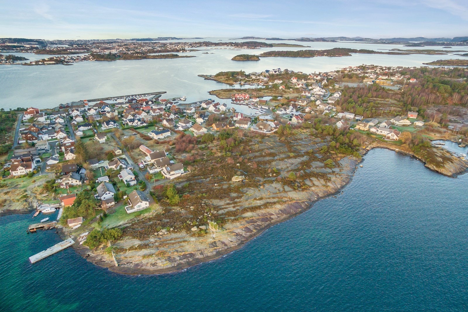 Tomtene har en fantastisk beliggenhet på Vassøy med flott utsikt Galleribilde