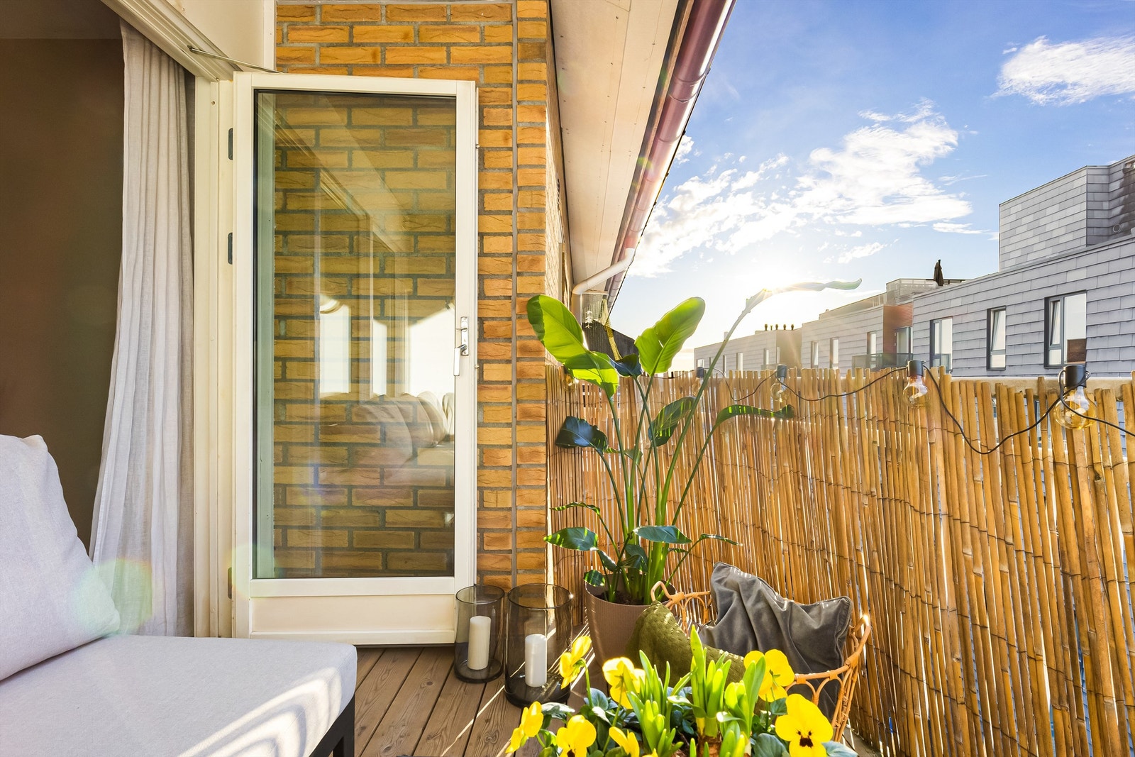 Balkongen er på 6 kvm og vender mot en rolig gate på Rodeløkka. Galleribilde