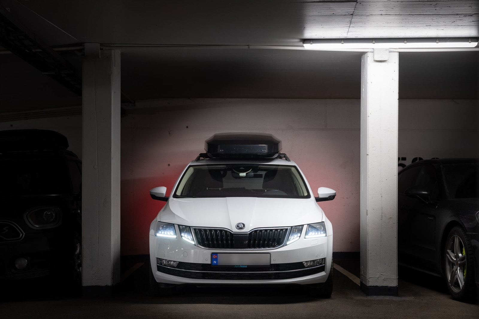 Det medfølger én garasjeplass med salget. Det er mulig å sette inn lader. Galleribilde