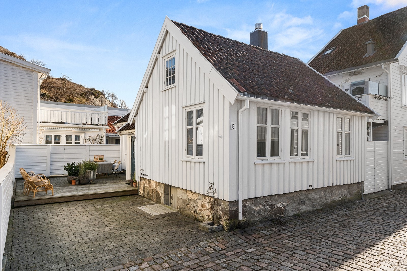 Fin enebolig med uteplass og parkering på egen tomt Galleribilde