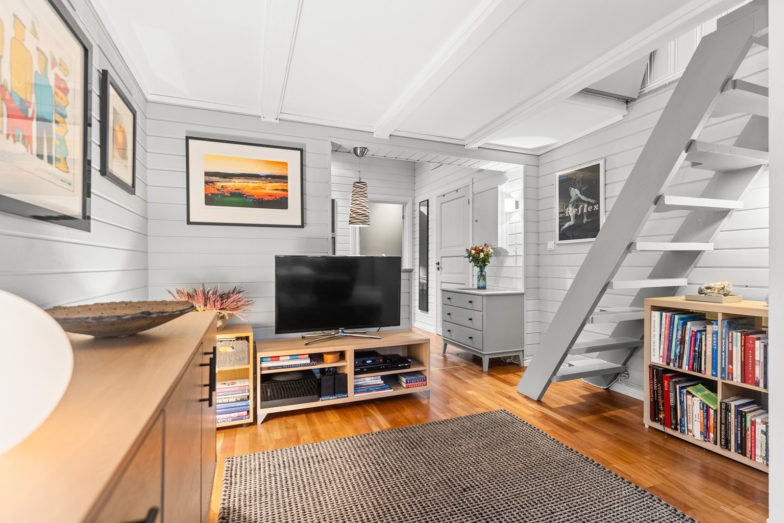 Trapp til gjesterom/loftstue - loftet kan stenges av når det ikke brukes Galleribilde
