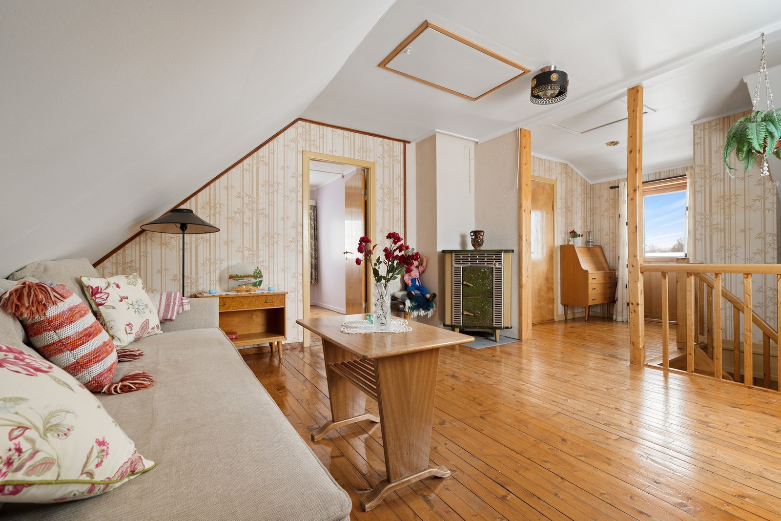 Romslig loftstue Galleribilde