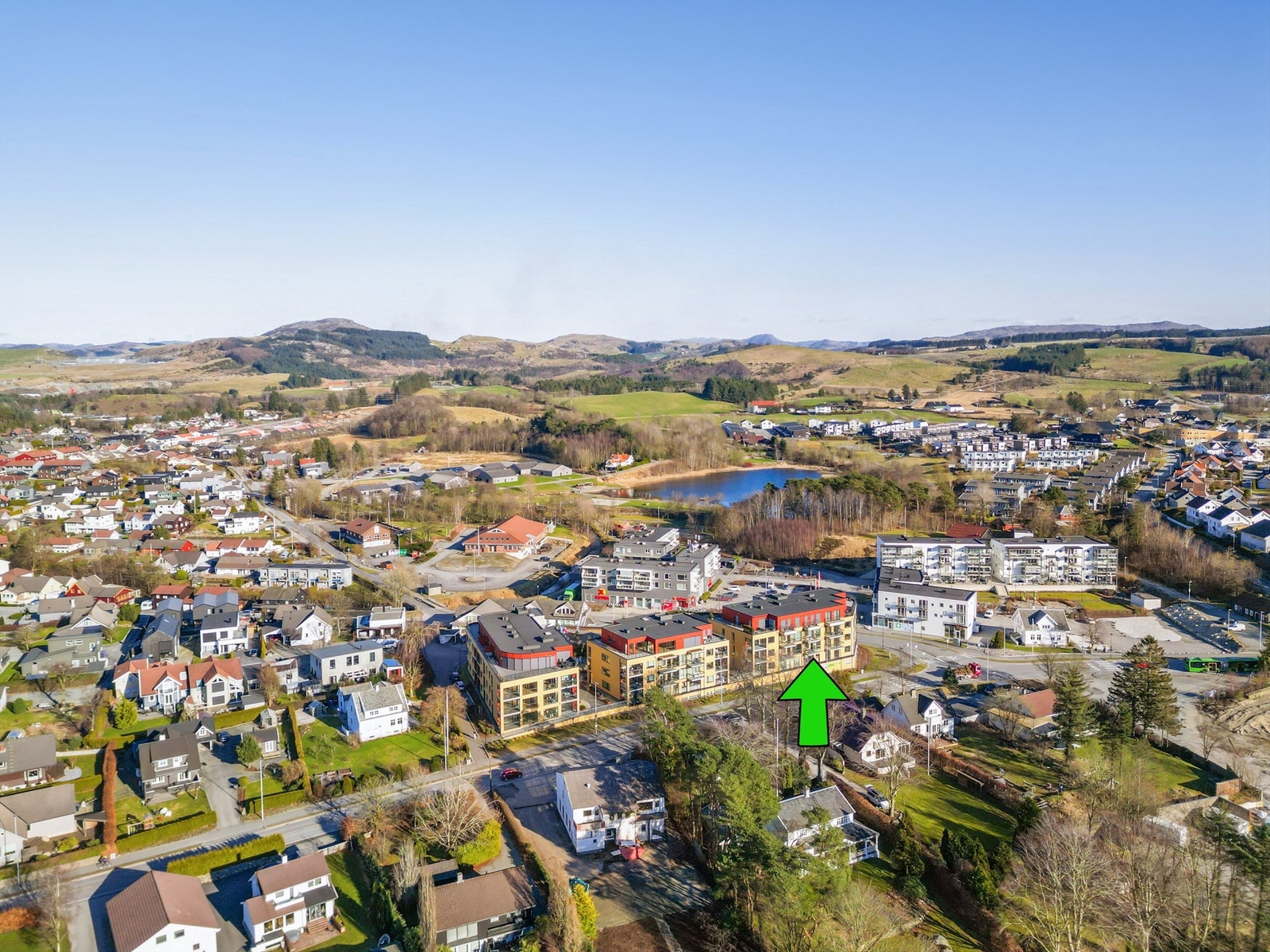 Høydefoto med pil på leiligheten. Galleribilde