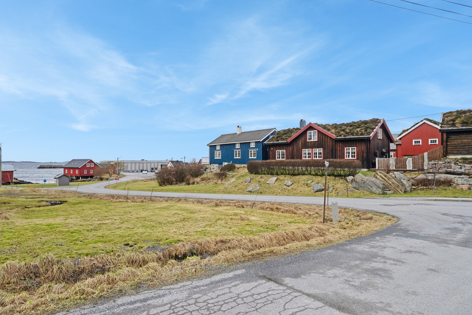 Pent restaurert enebolig med et unikt detaljnivå
En idyllisk eiendom med sjønær beliggenhet i Bud sentrum Galleribilde