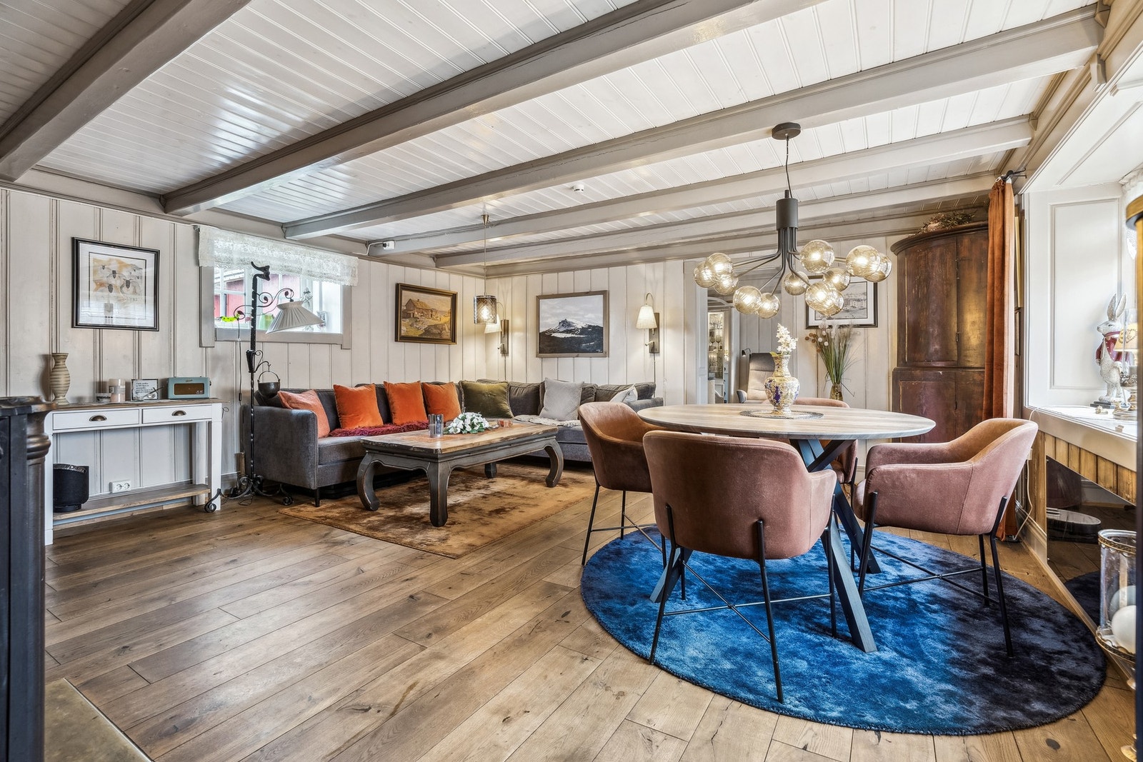 Pent restaurert enebolig med et unikt detaljnivå Galleribilde