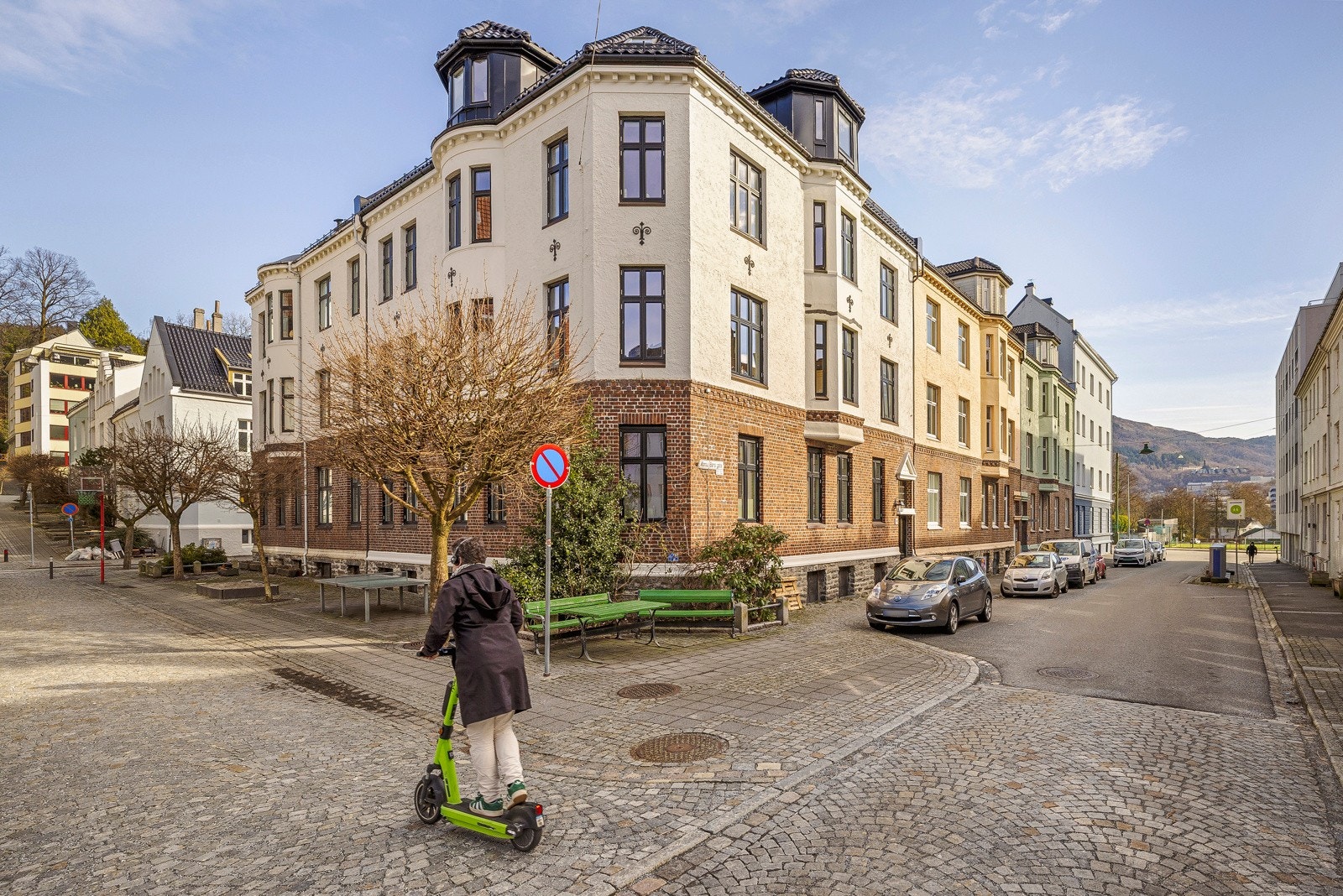 - Leiligheten i Konsul Børs' gate 30 har en sentral og attraktiv beliggenhet på Møhlenpris, et område kjent for sitt rolige nabolag og gode servicetilbud - Galleribilde