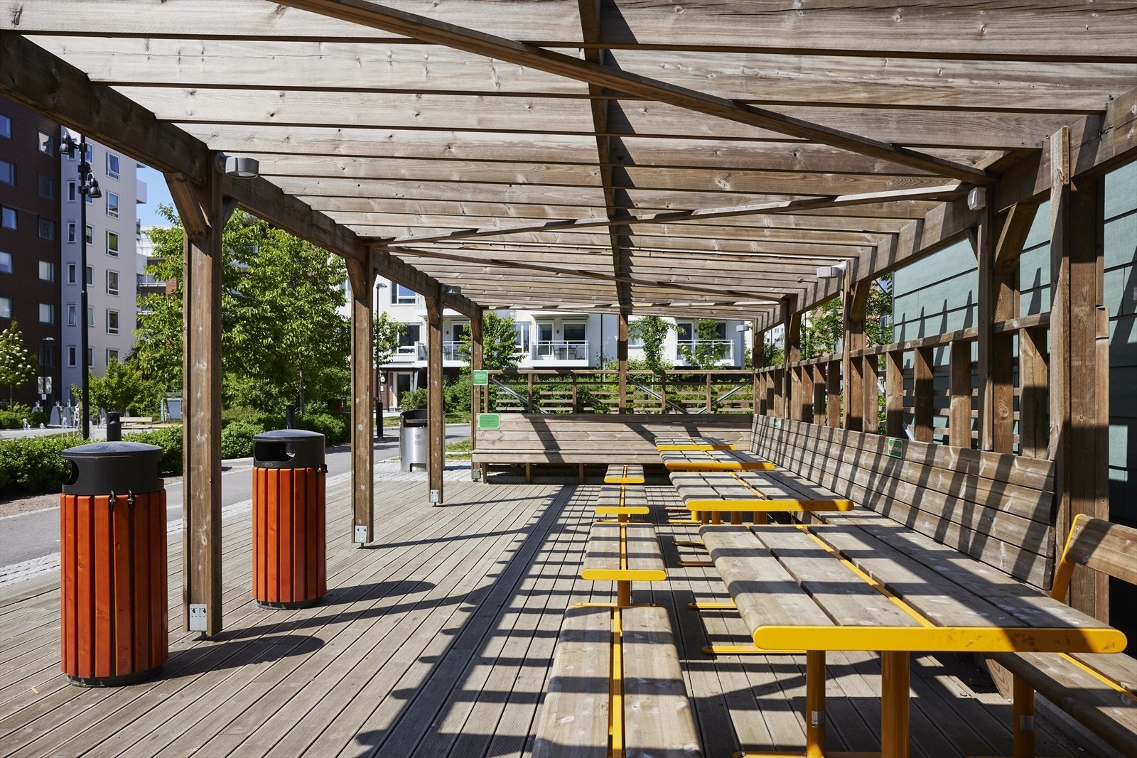 De flotte fellesområdene tilbyr hyggelige sittegrupper og innbyr til kvalitetstid utendørs i grønne, skjermede omgivelser. Galleribilde