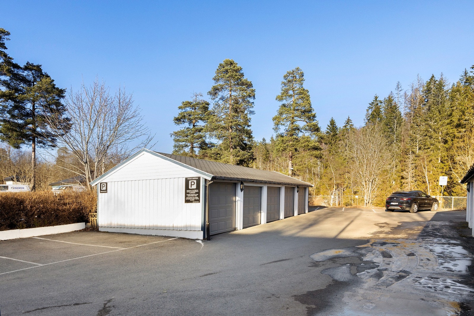 Garasje og parkeringplass Galleribilde