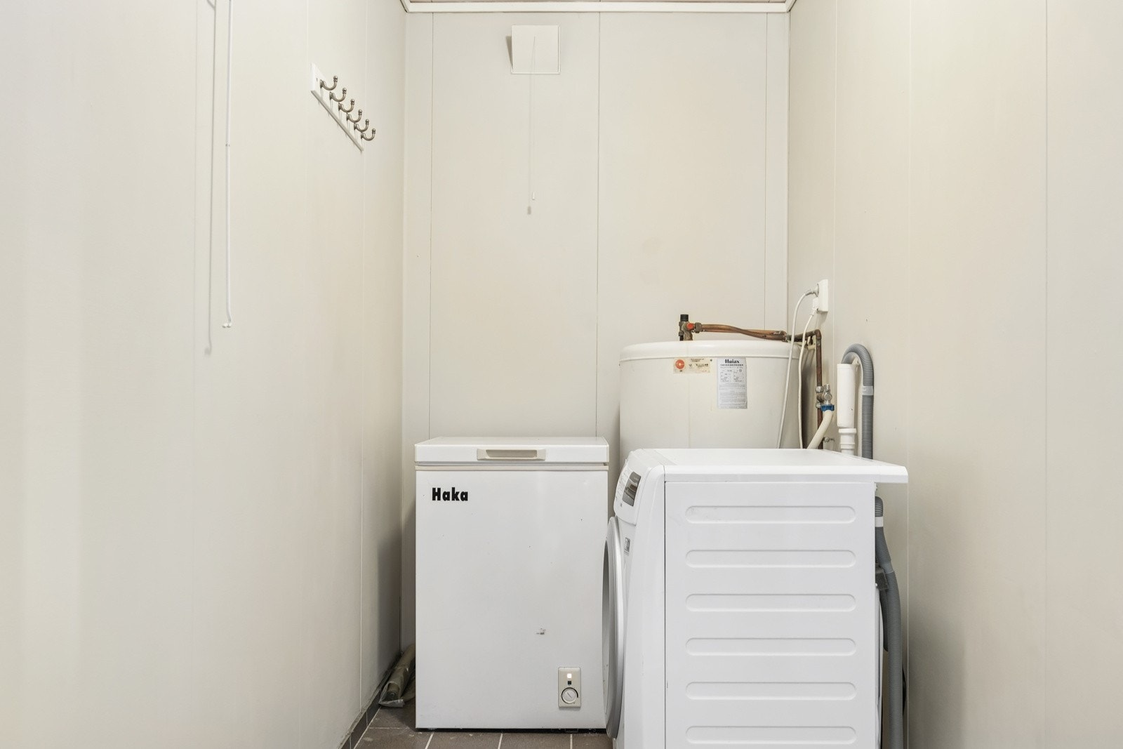 Vaskerommet er først og fremst et praktisk rom og fungerer også som bod. Galleribilde