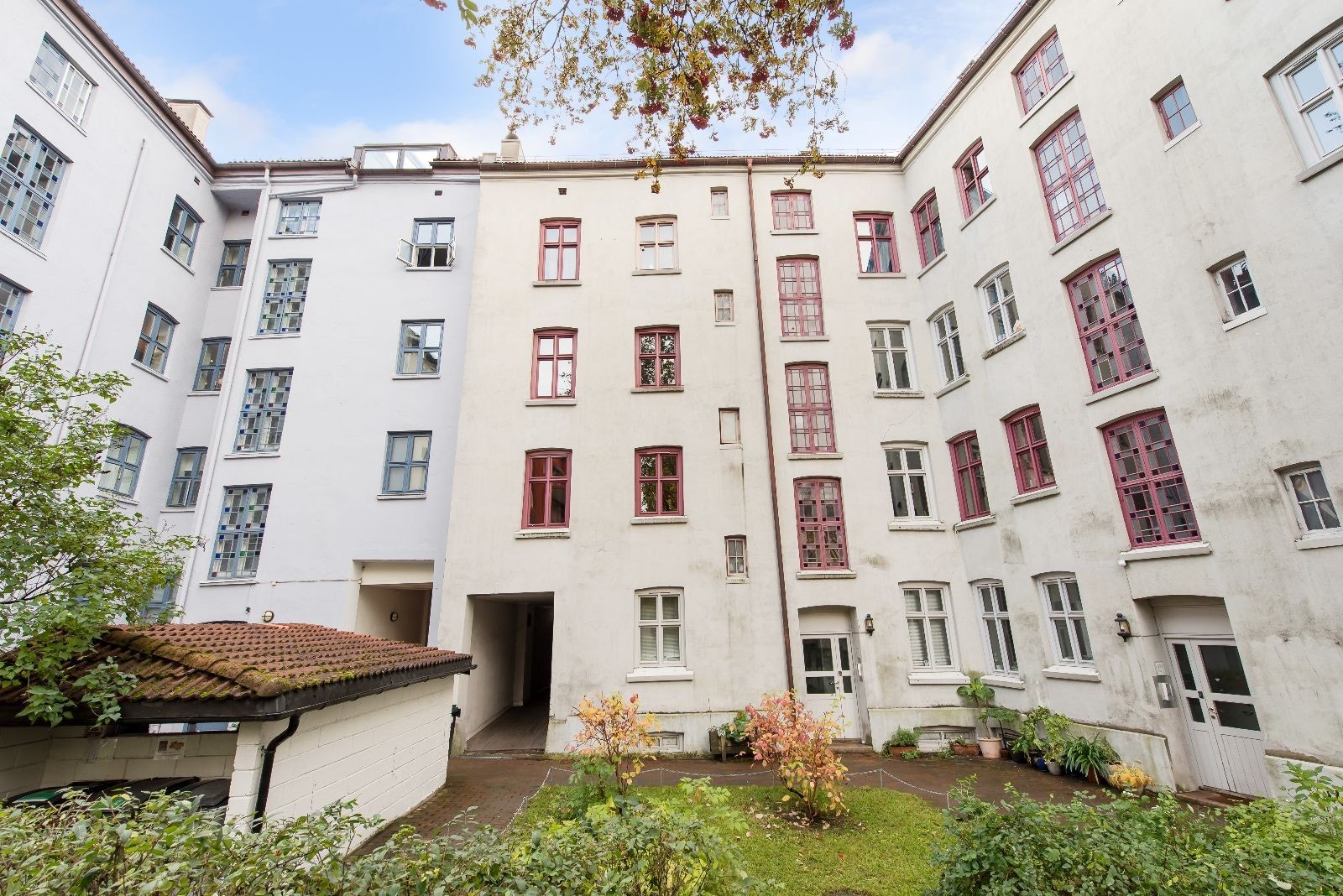 Fasade. Det er satt opp balkonger etter at dette bildet ble tatt Galleribilde