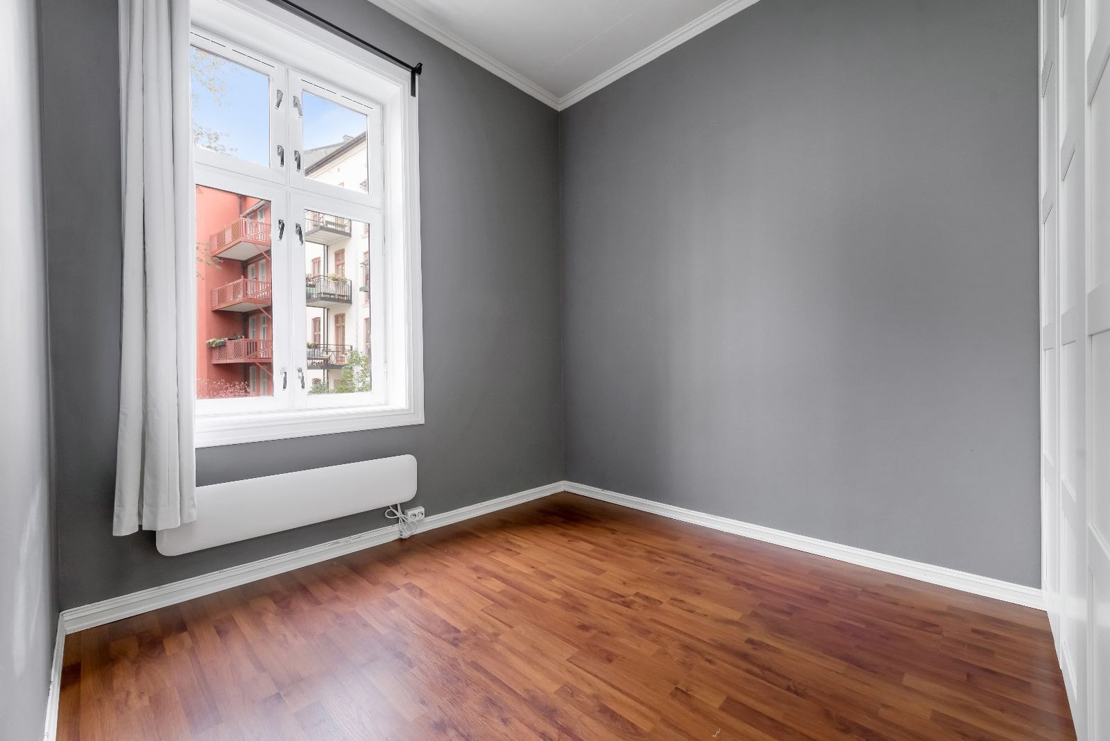 Soverom 1. Her er det nå satt opp balkongdør og balkong Galleribilde