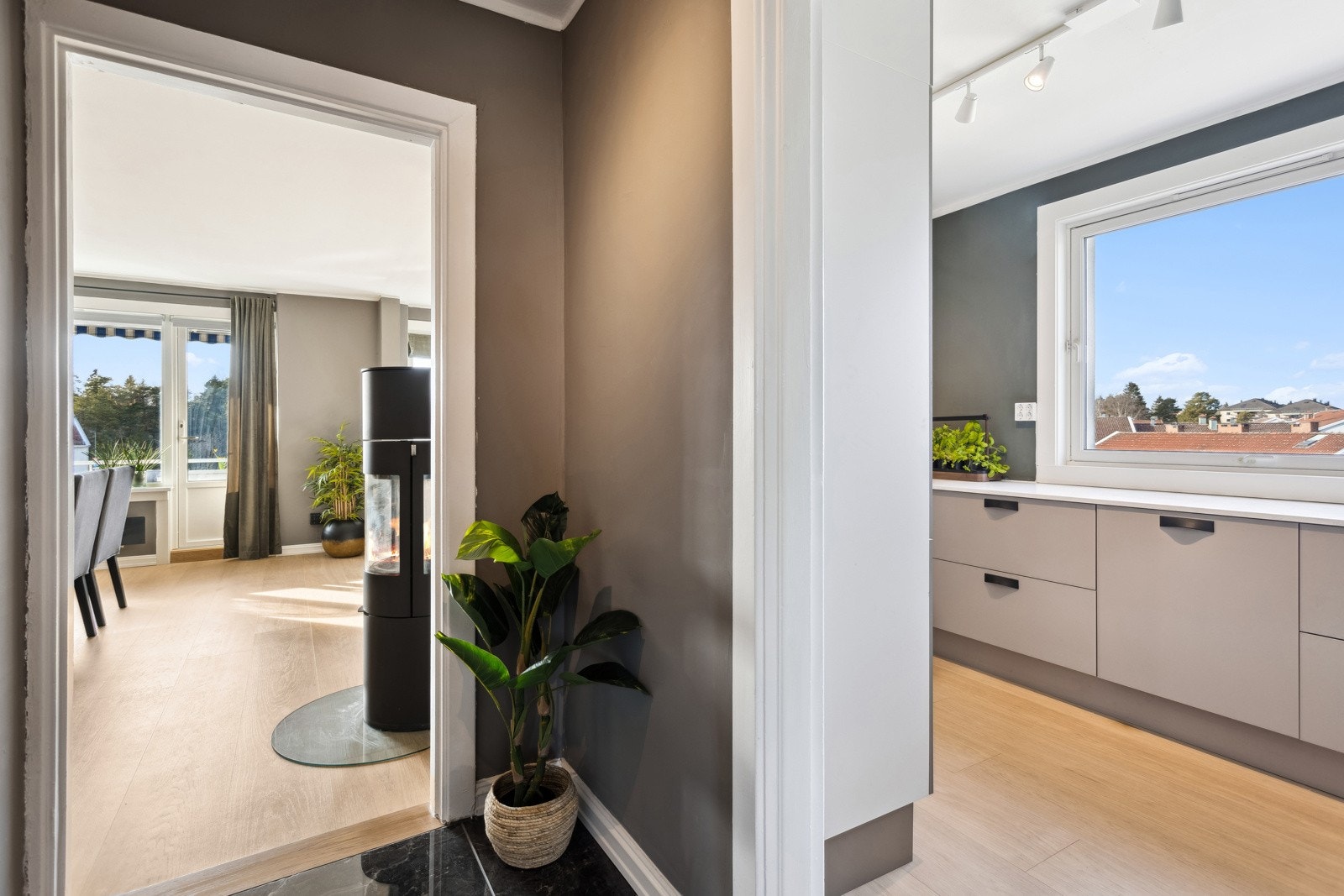 Lys og åpen entre. Galleribilde