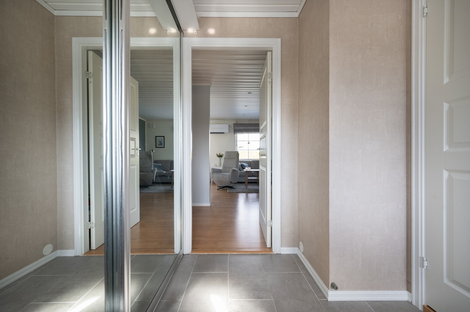 Hoveddel: Entre Galleribilde