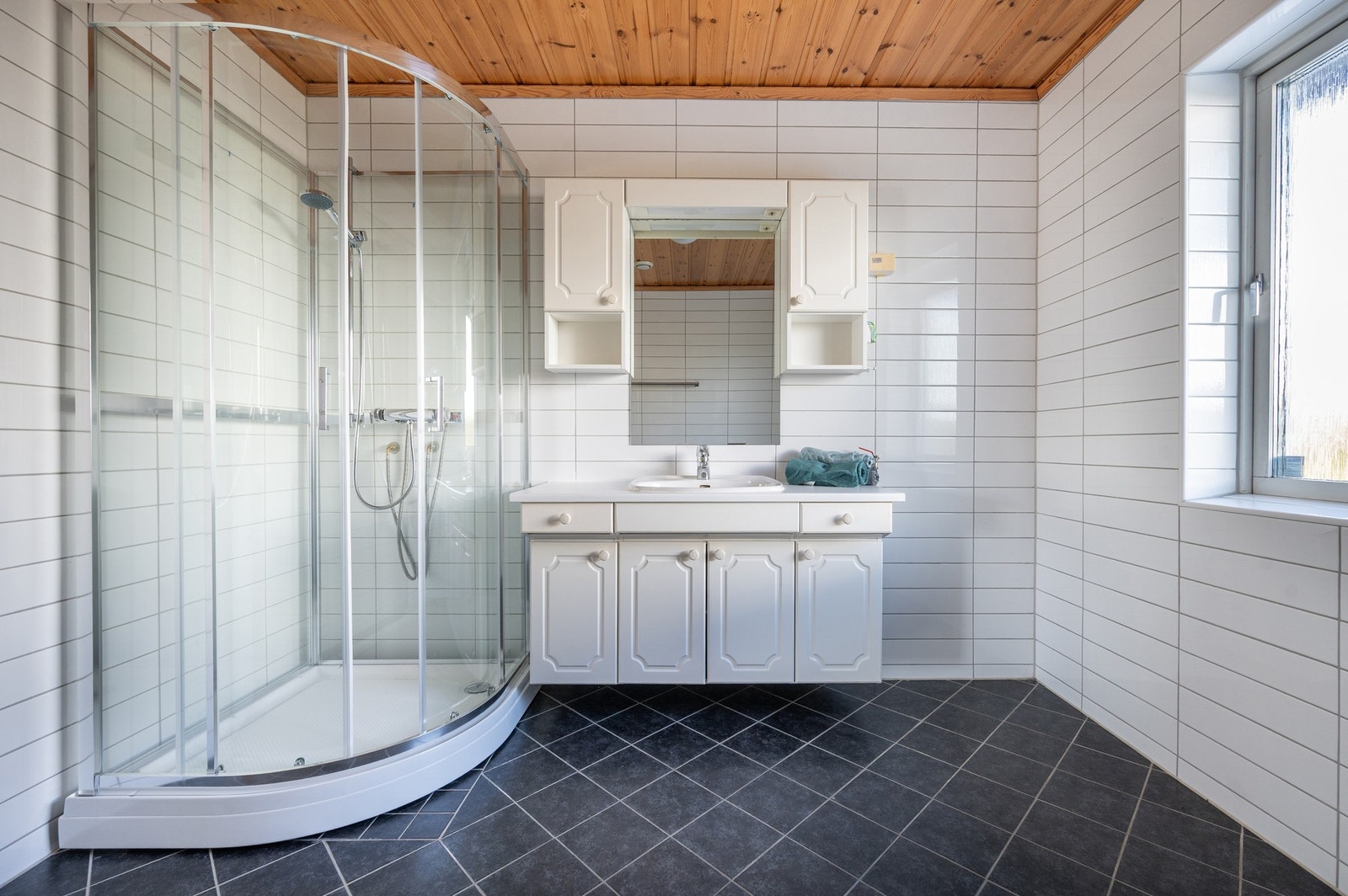 Hybel: Bad Galleribilde