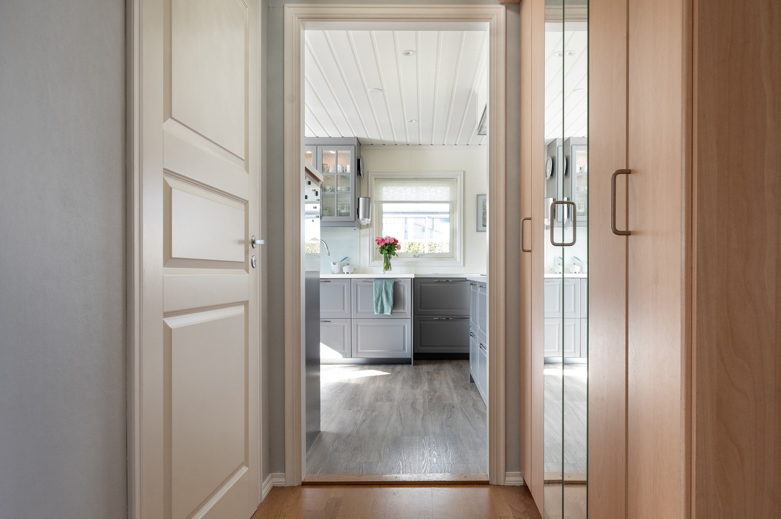 Hoveddel: Soveromsgang Galleribilde