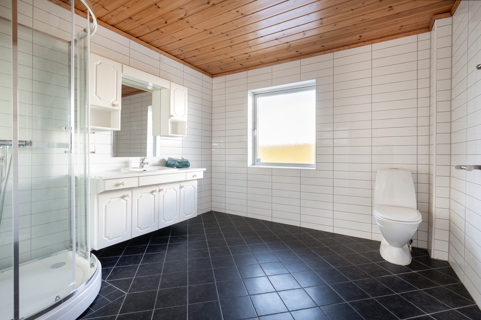 Hybel: Bad Galleribilde