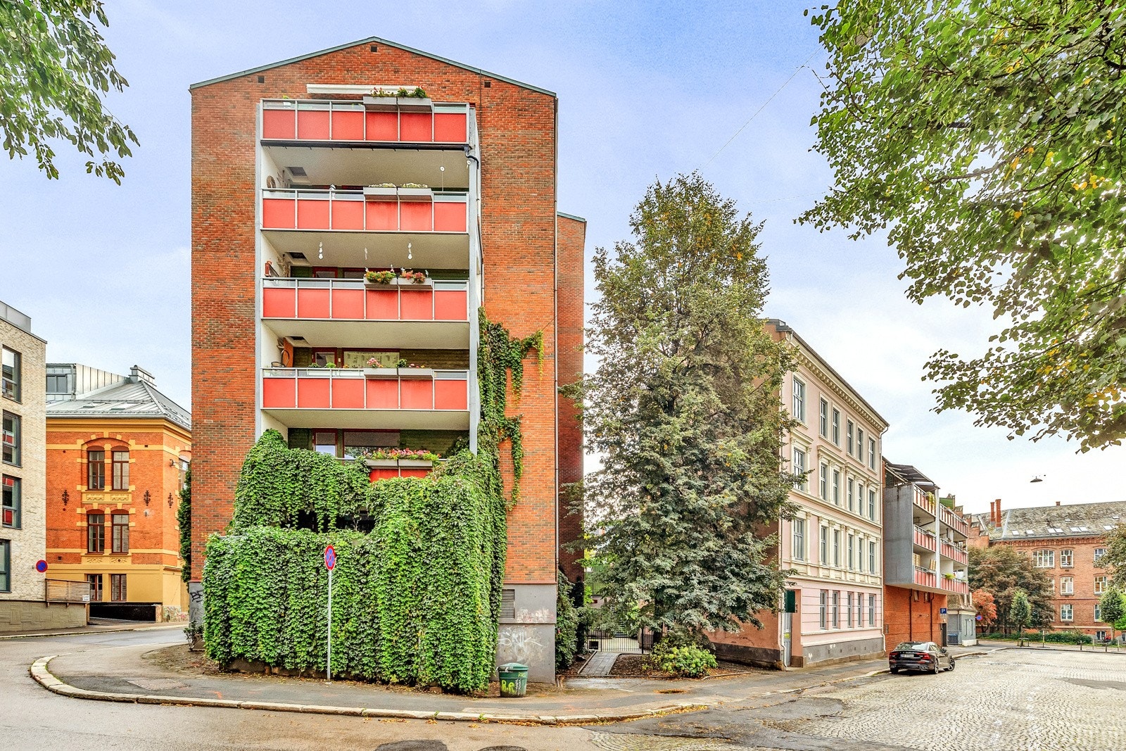 Leiligheten ligger skjermet til i indre gårdsrom Galleribilde