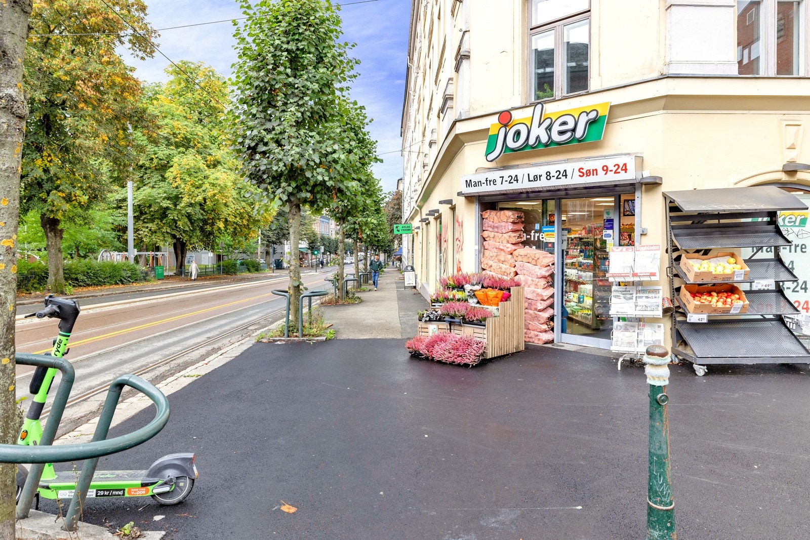 Søndagsåpen butikk like ved leiligheten Galleribilde