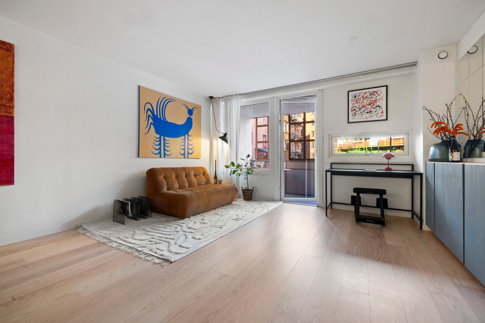 Lyst og flott enstavs parkettgulv som gir et godt inntrykk i leiligheten Galleribilde