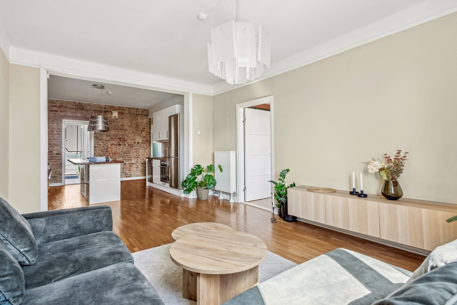 Stor og innbydende stue med god møbleringsfrihet. Galleribilde