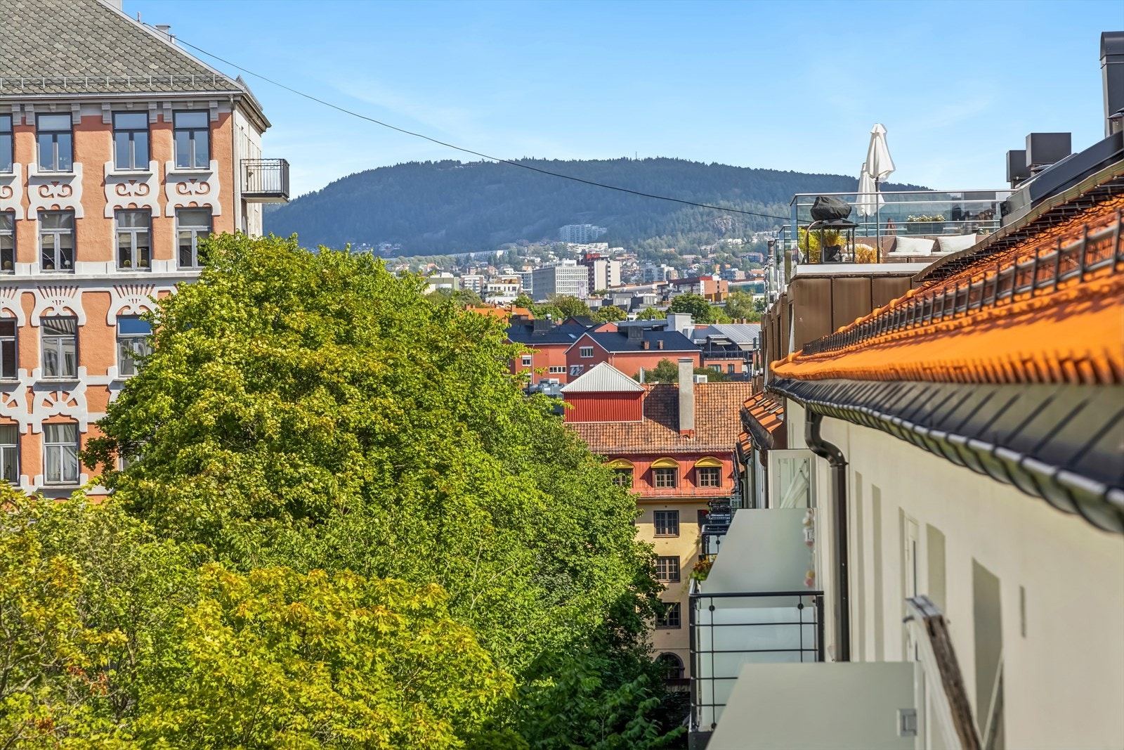 Fra balkongen kan du nyte flott utsikt. Galleribilde