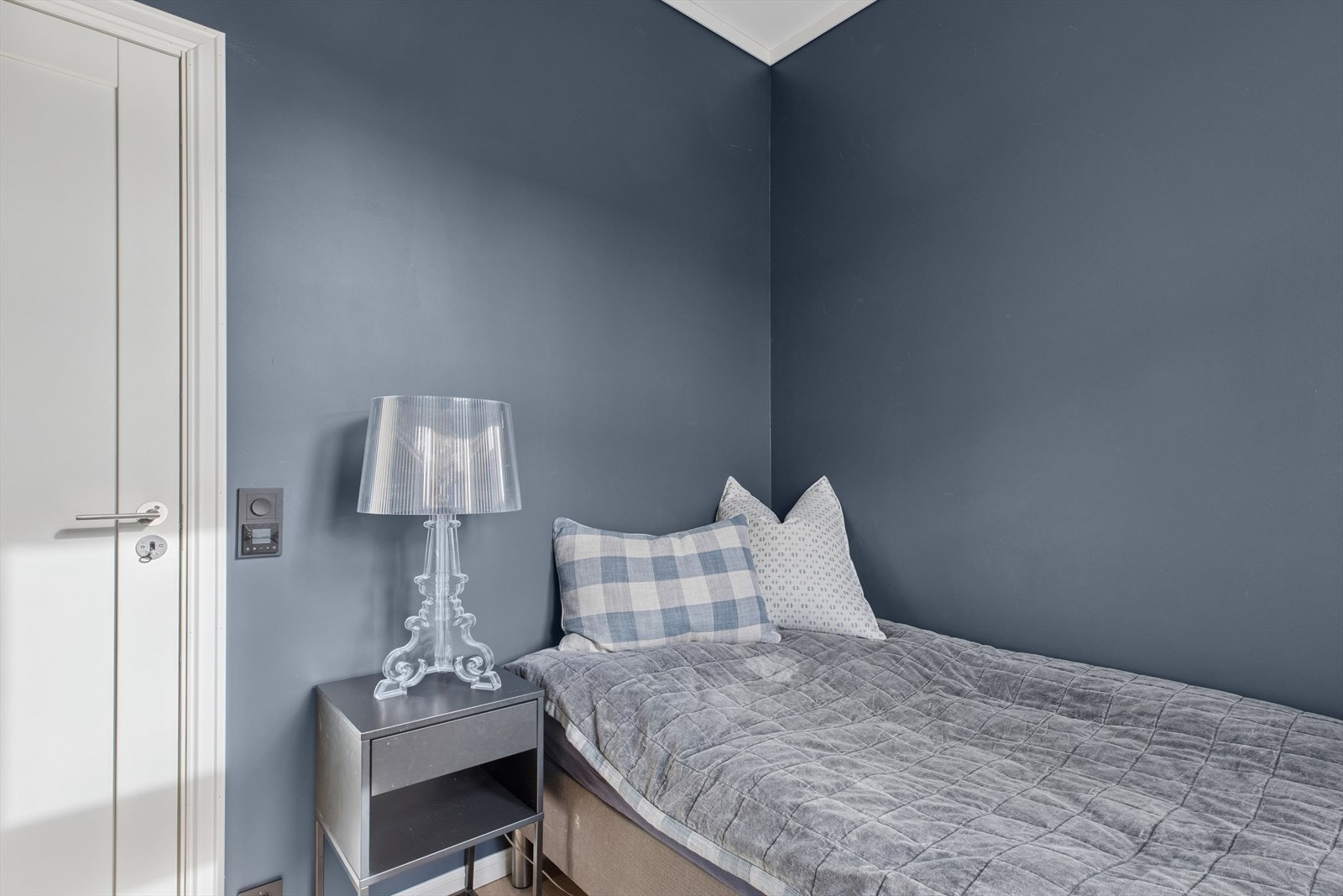 Begge soverommene er utstyrt med hvert sitt garderobeskap. Galleribilde