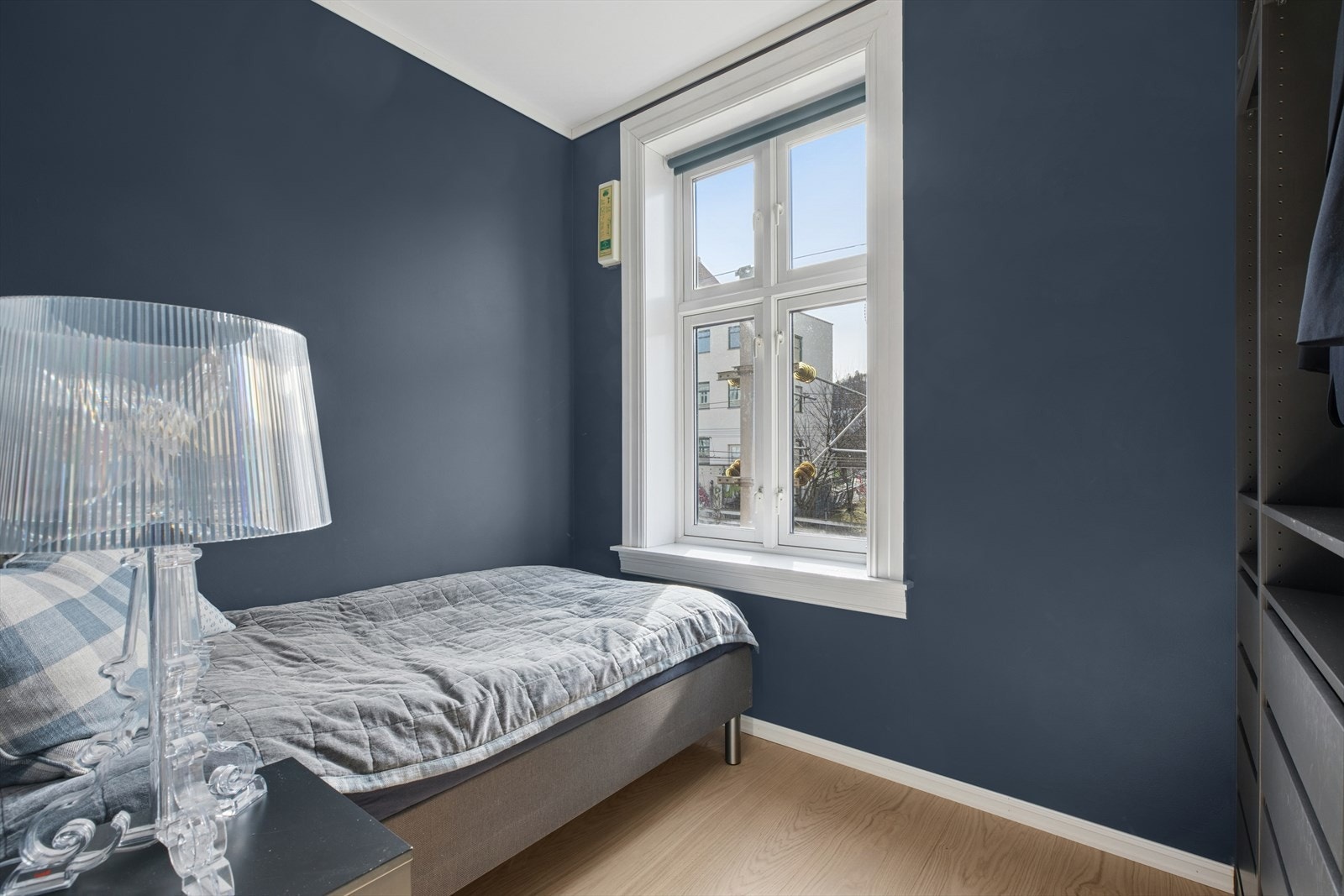 Ett av rommene kan enkelt innredes og benyttes etter egne preferanser, enten som kontor, gjesterom eller barnerom. Galleribilde