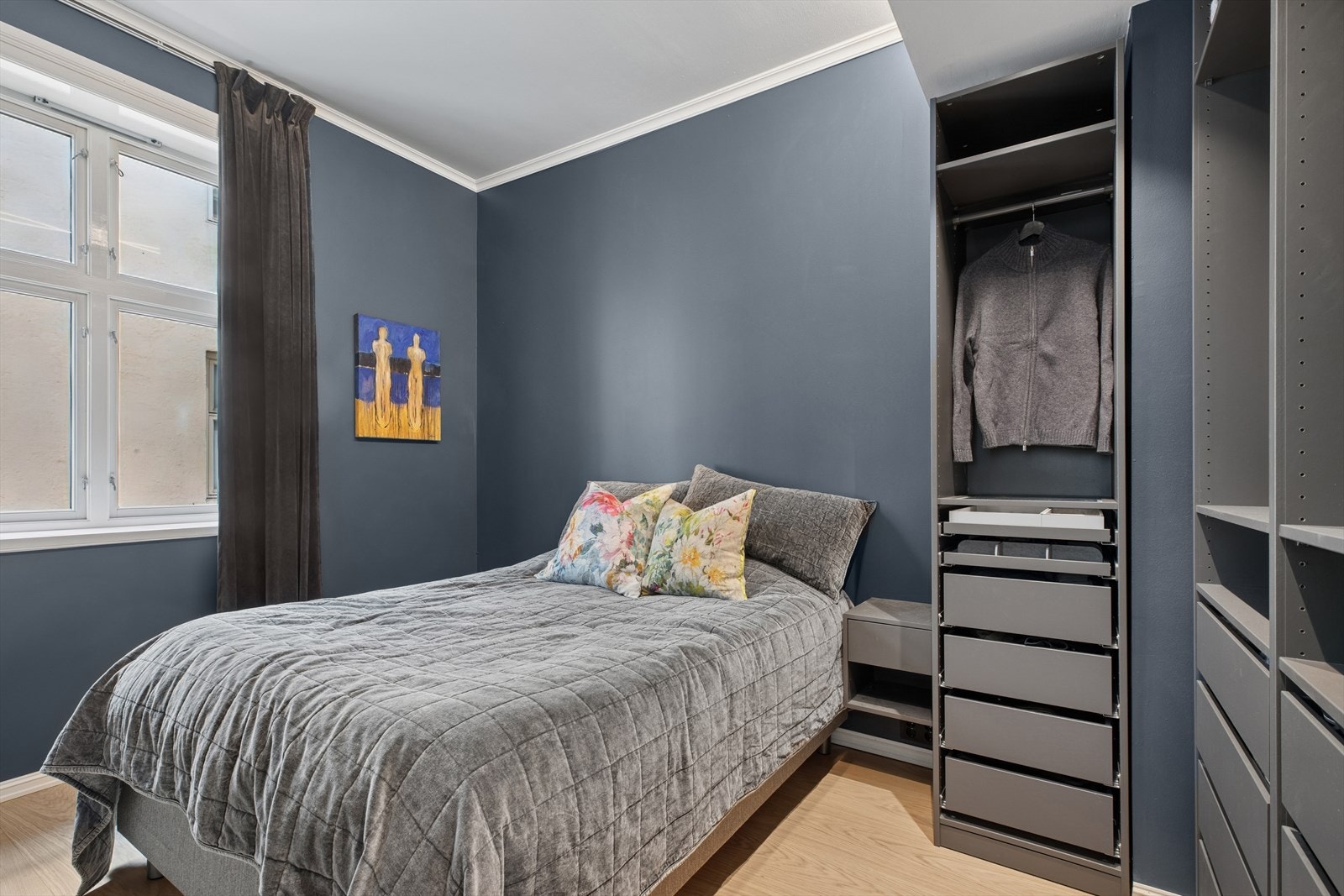 I leiligheten finner du to gode soverom med fine innredningsmuligheter. Galleribilde