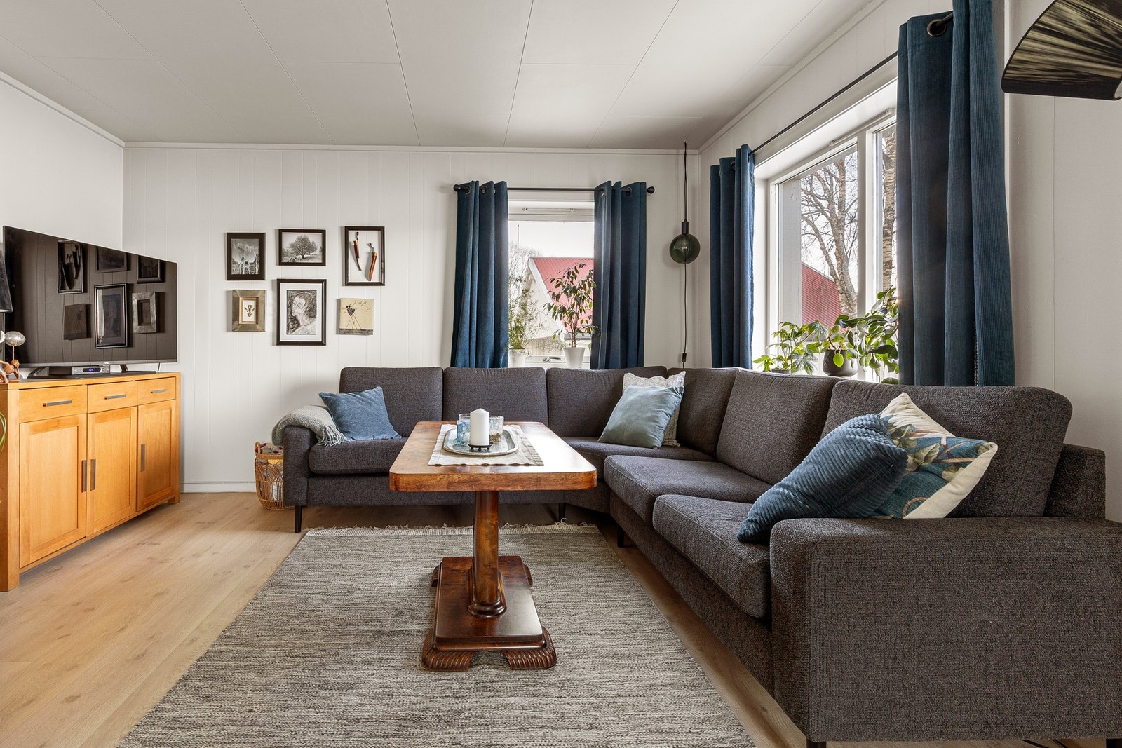 Rommet har videre luft-til-luft varmepumpe installert i 2024. Galleribilde