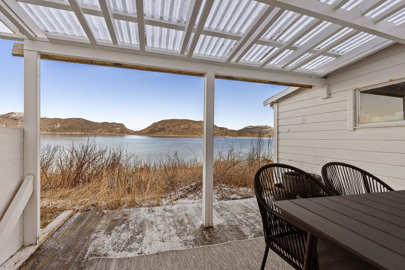 Koselig overbygd grillstue/pergola etablert på tomten. Galleribilde