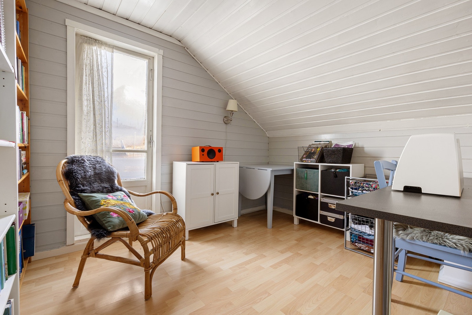 Loftstue med utgang til balkong Galleribilde