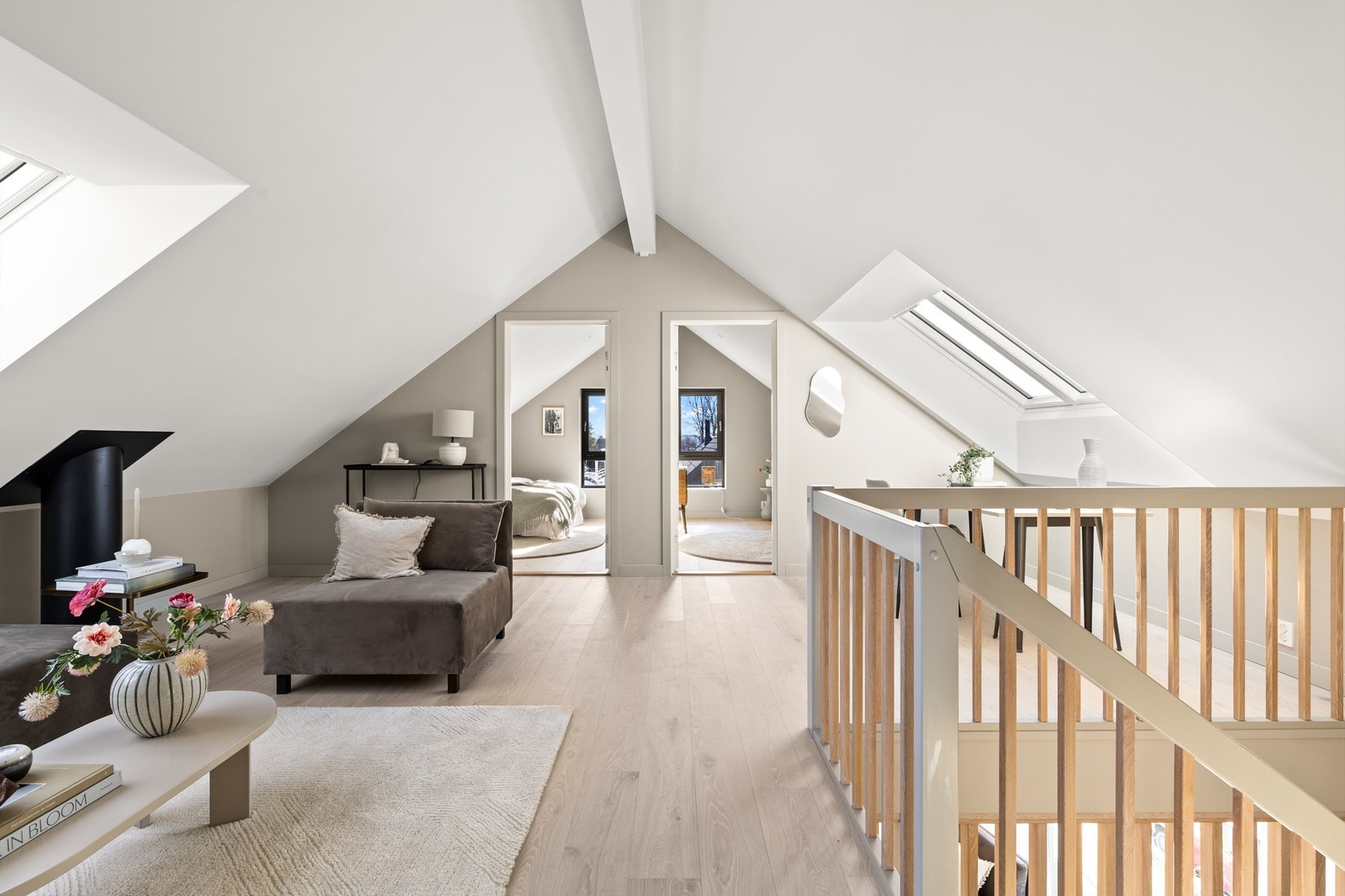 Toppetasjen inneholder stue, 3 soverom, bad og bod Galleribilde