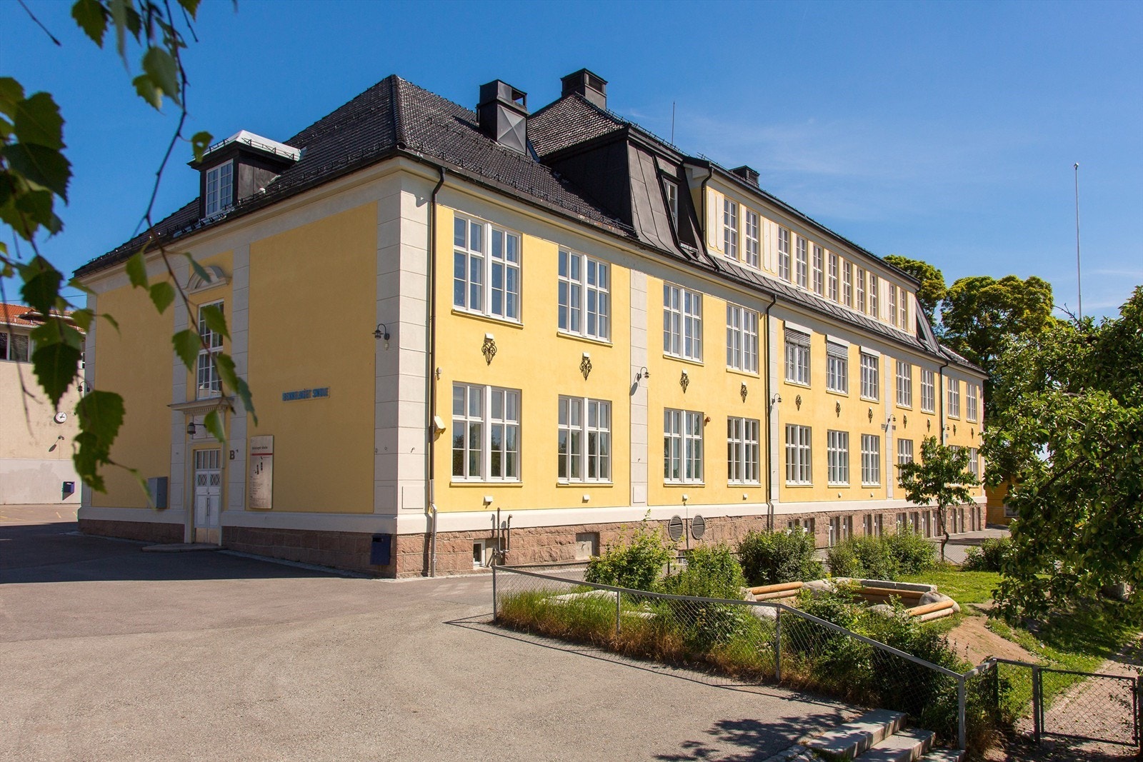 Kort vei til både til Bekkelaget barneskole og Brannfjell ungdomsskole Galleribilde