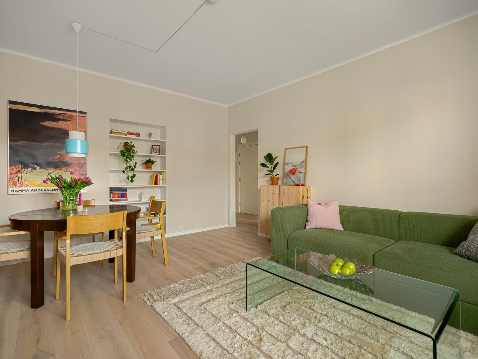 Alle veggflater er helsparklet og malt. Galleribilde