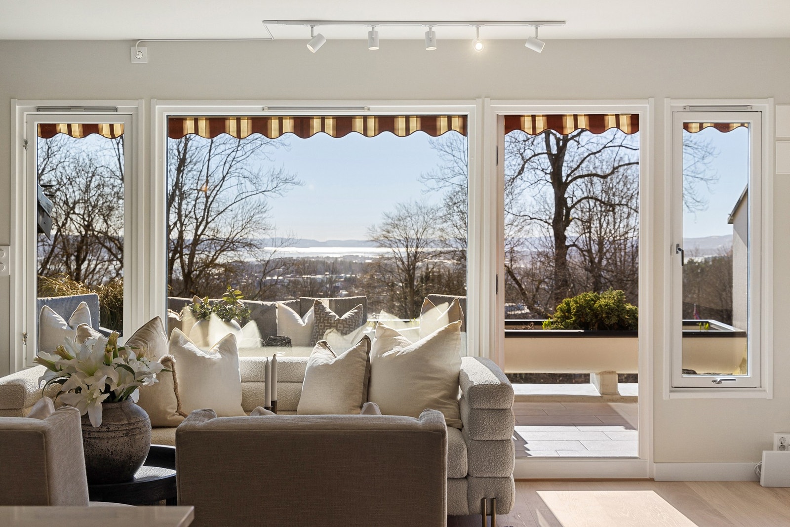 Velkommen til Hoffsjef Løvenskiolds vei 31A, presentert av Ada Kjenner v/EIE Valkyrien. Galleribilde