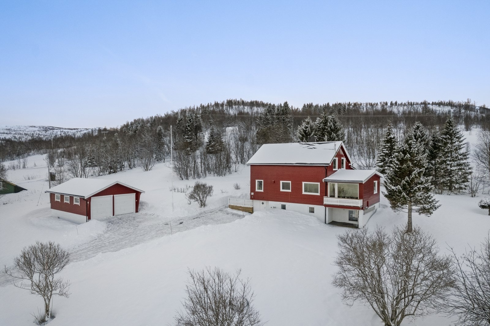 Velkommen til Lysnesveien 1108, presentert av Nordvik Finnsnes! Galleribilde