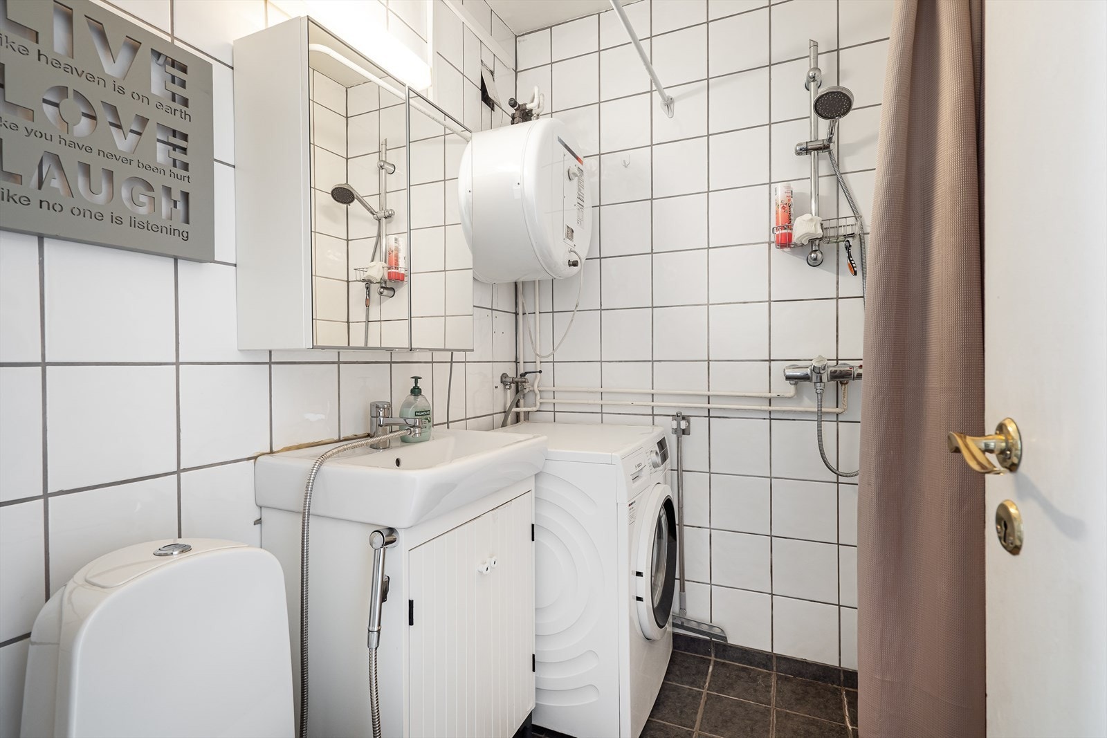 Flislagt bad. Galleribilde